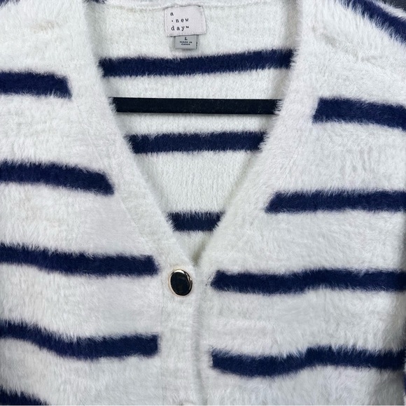 A New Day Women’s Blue/White Striped Cardigan Sweater Size L - Picture 4 of 7